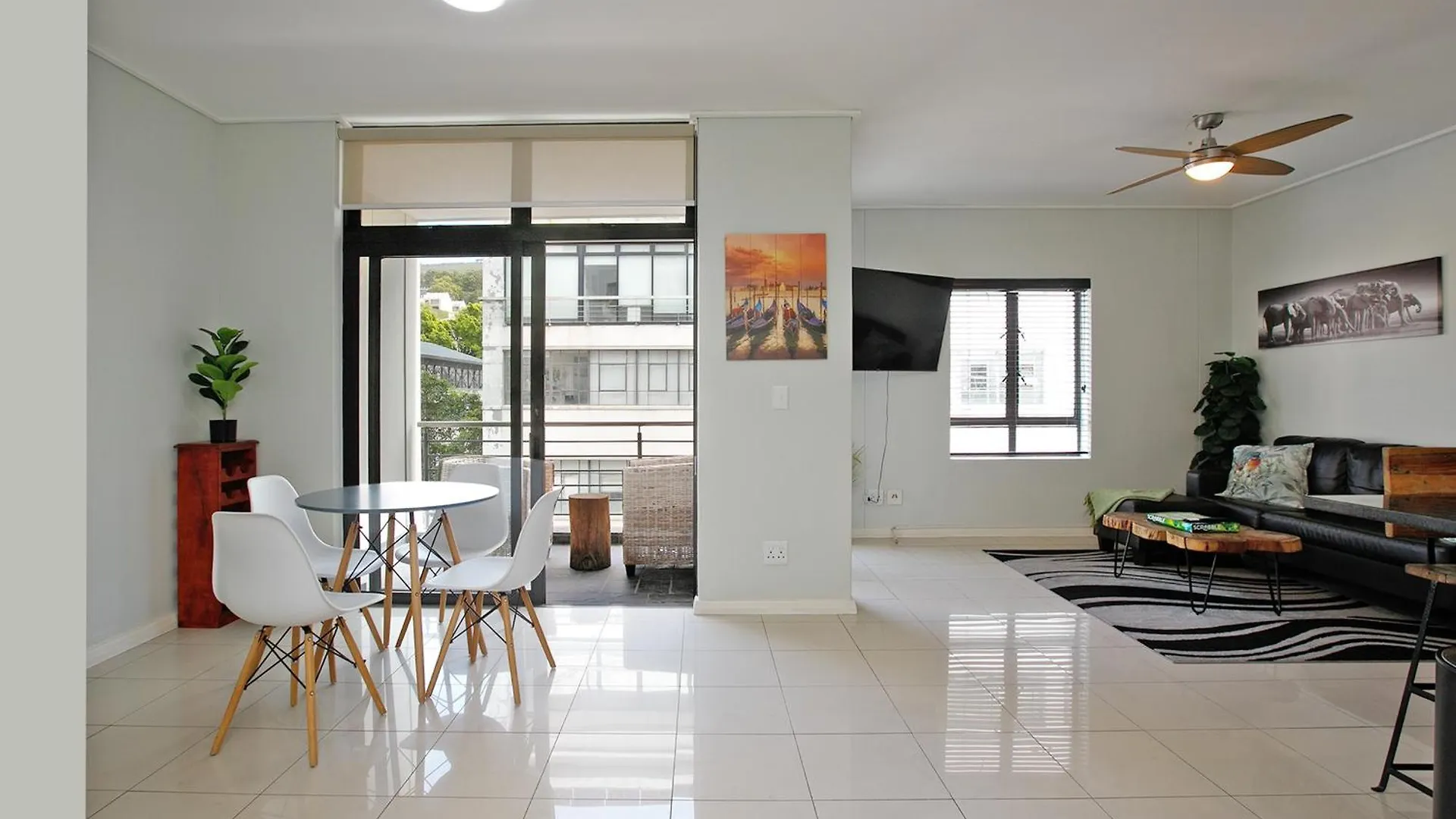 2Bdr - City Explorer Cape Town