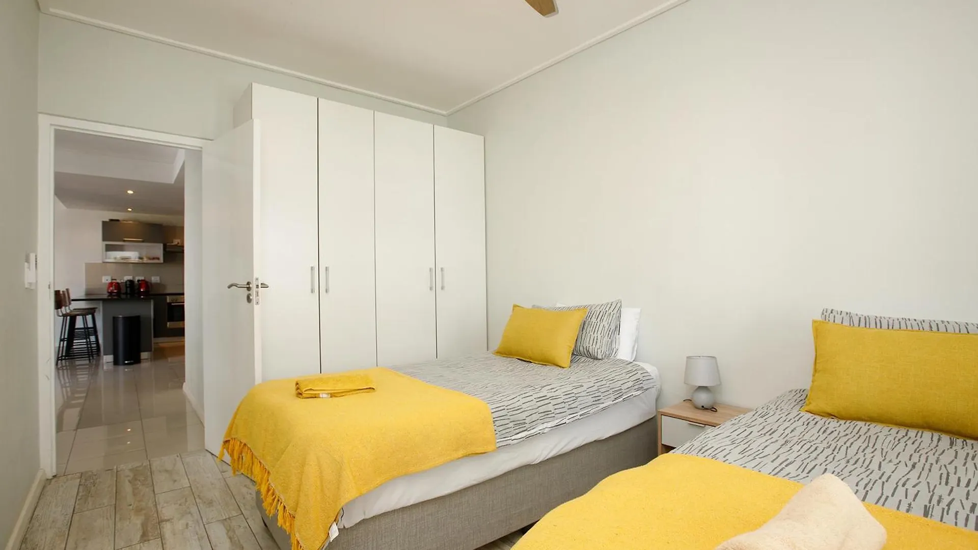 2Bdr - City Explorer Cape Town
