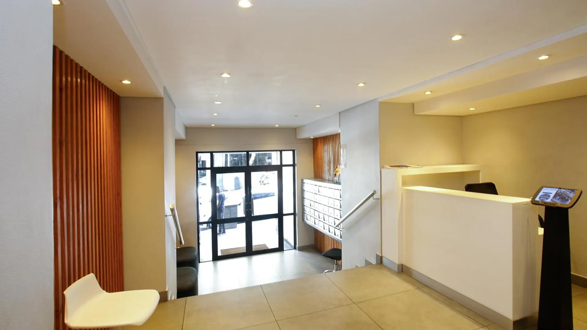 2Bdr - City Explorer Cape Town