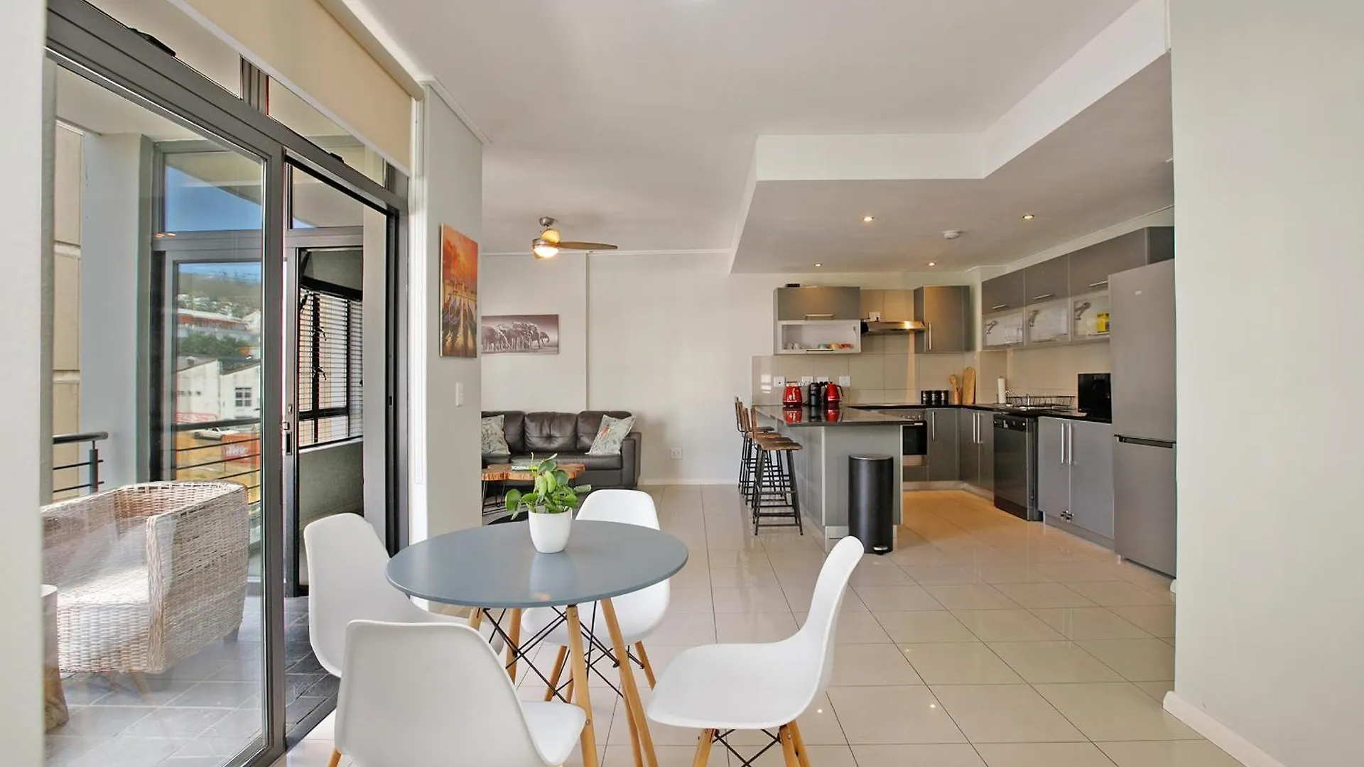 2Bdr - City Explorer Cape Town South Africa