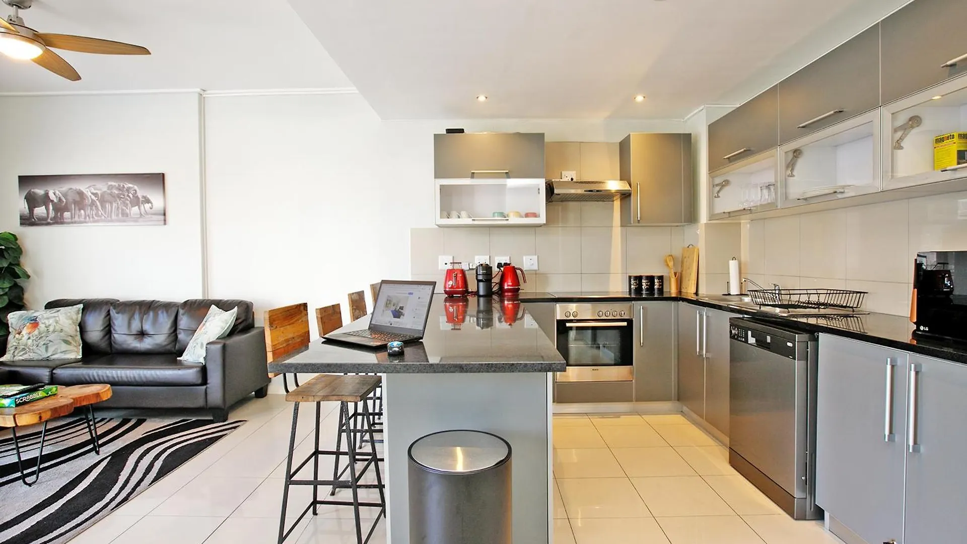 2Bdr - City Explorer Cape Town Apartment