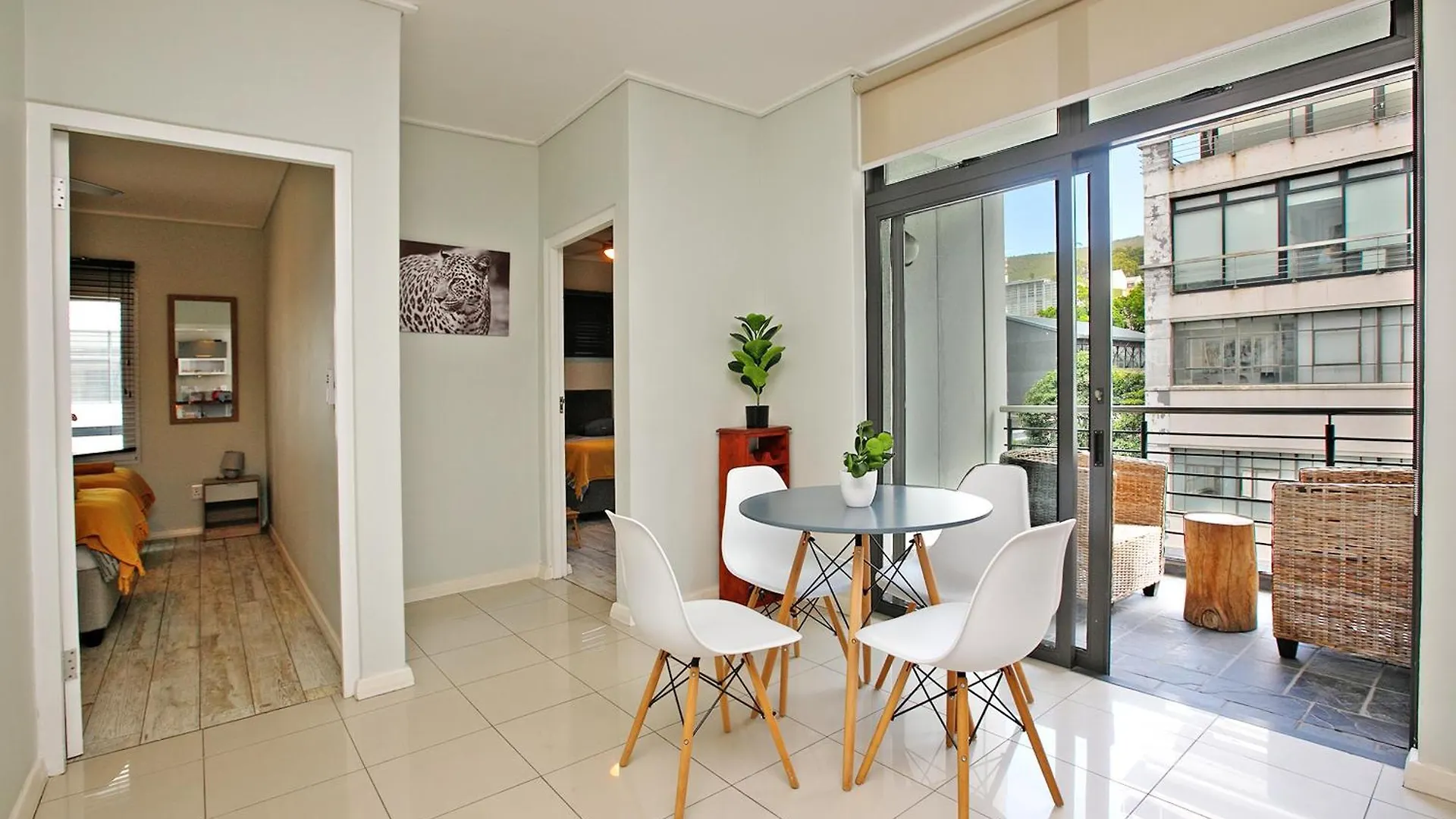 2Bdr - City Explorer Cape Town Apartment